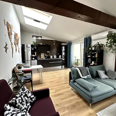 Cozy Penthouse In Old Town Apartman